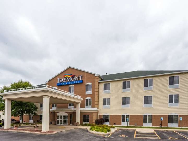 Baymont Inn and Suites Waterford Burlington WI