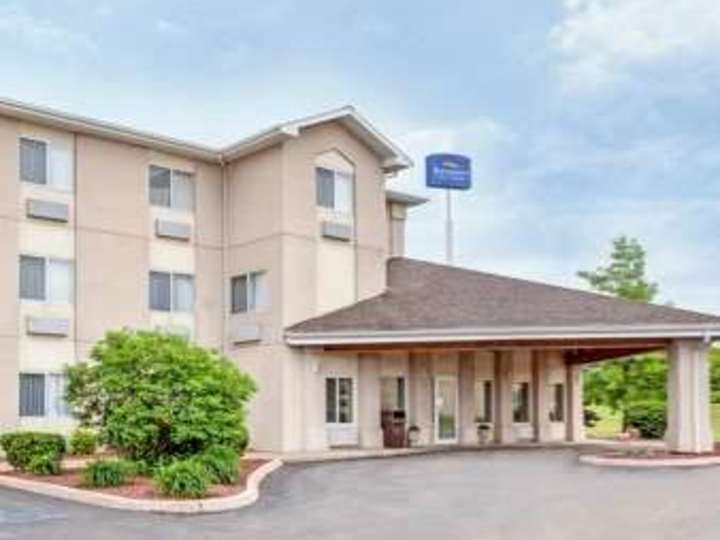 Baymont Inn and Suites Howell Brighton