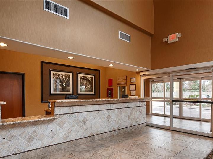 Best Western Plus New Caney Inn and Suites