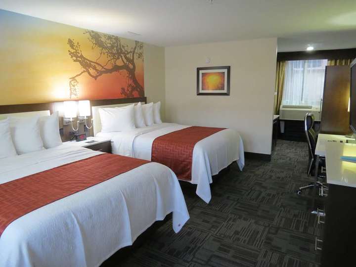 Best Western Premier Milwaukee Brookfield Hotel and Suites