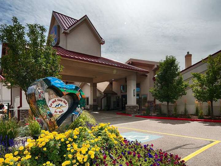 Best Western Plus Crossroads Inn and Conference Center