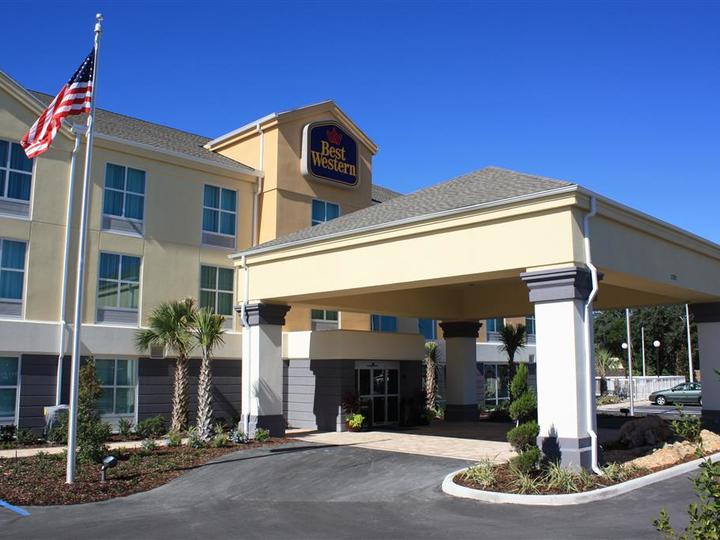 Best Western Plus Chain of Lakes Inn and Suites