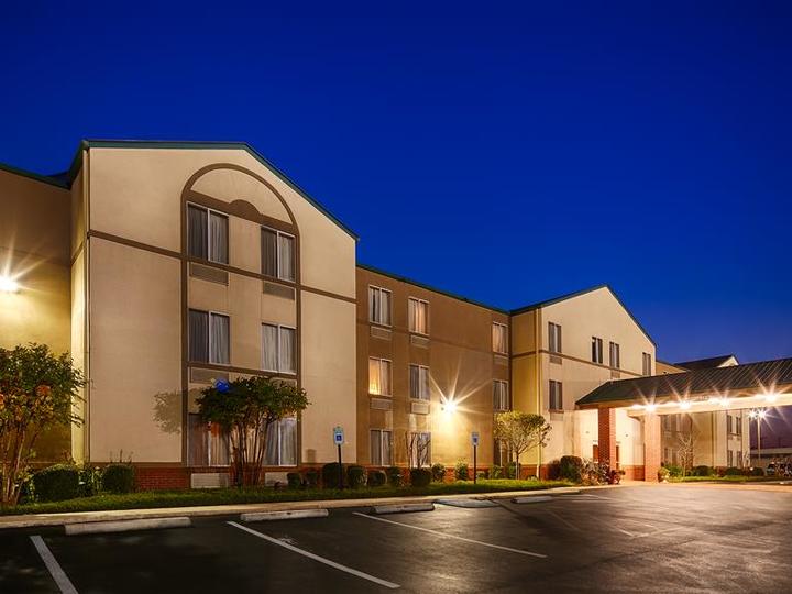 Best Western Plus Russellville Hotel and Suites