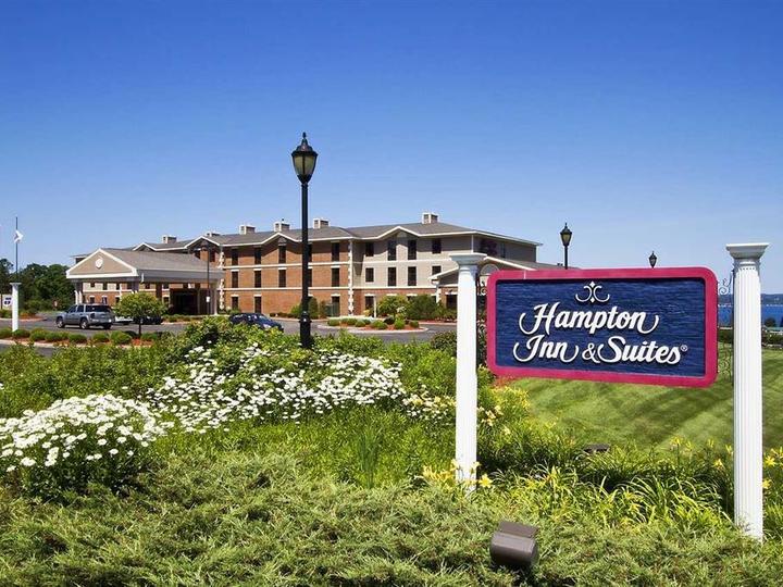 Hampton Inn   Suites Petoskey MI