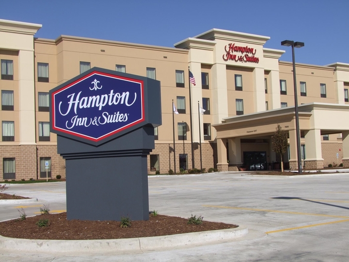 Hampton Inn   Suites Peoria at Grand Prairie IL