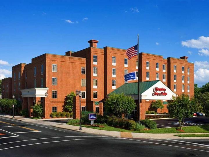Hampton Inn   Suites Charlottesville At The University