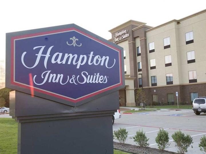 Hampton Inn   Suites Dallas DeSoto