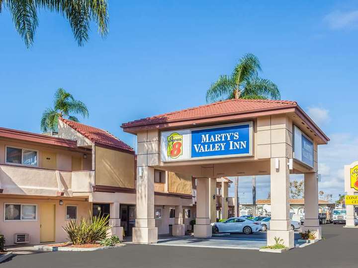 Super 8 Oceanside Marty s Valley Inn