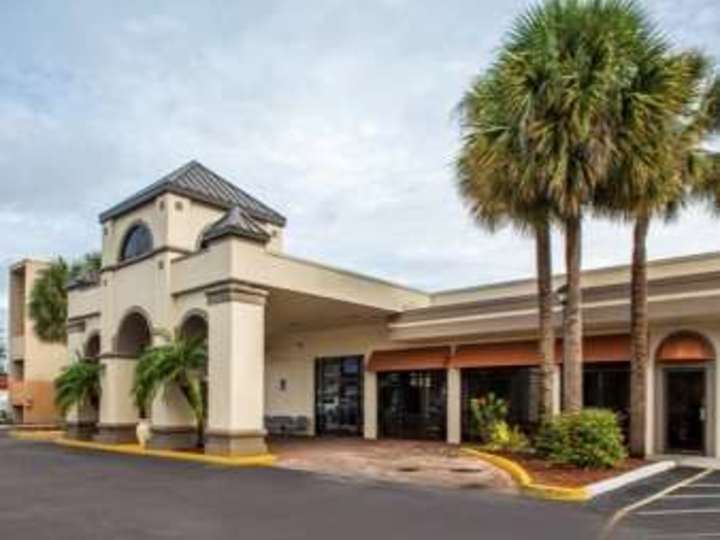 Days Inn and Suites Orlando Airport