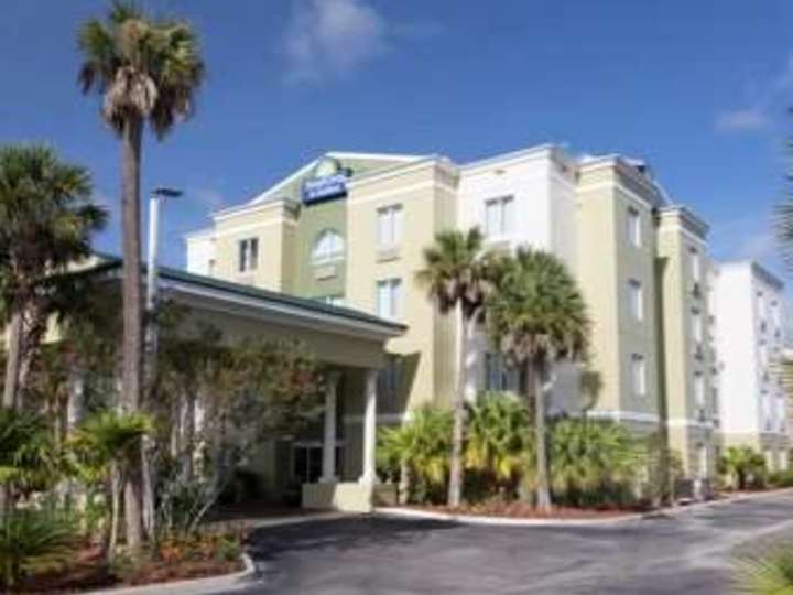 Days Inn and Suites Fort Pierce I 95