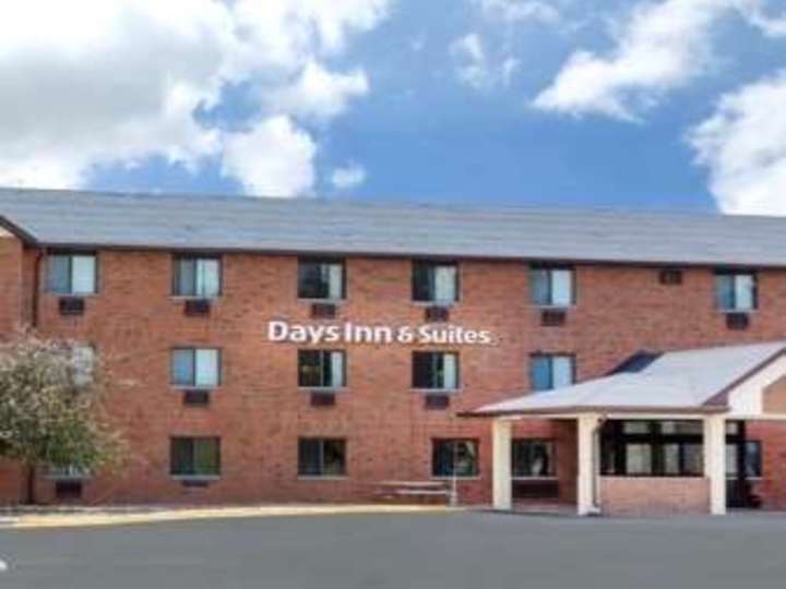 Days Inn and Suites Des Moines Airport