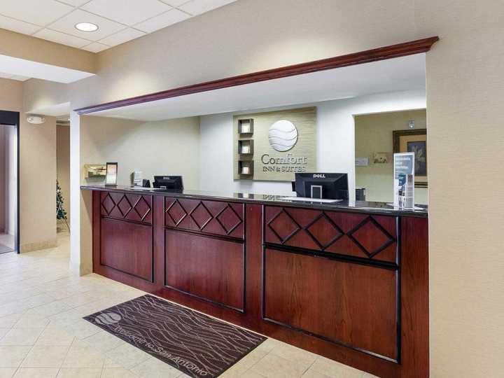 Comfort Inn and Suites Airport