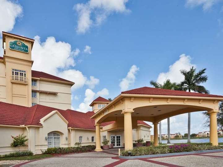 La Quinta Inn and Suites Ft Lauderdale Airport