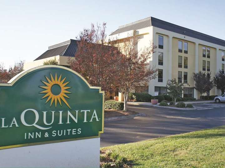 La Quinta Inn and Suites Charlotte Airport North