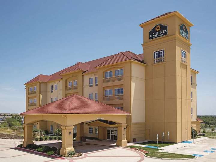 La Quinta Inn and Suites Fort Worth   Lake Worth