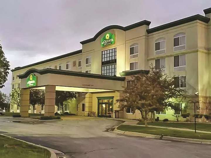 La Quinta Inn and Suites Omaha Airport   Downtown