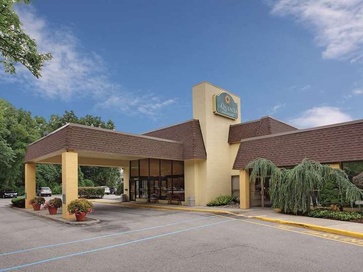 La Quinta Inn and Suites Armonk Westchester County Airport