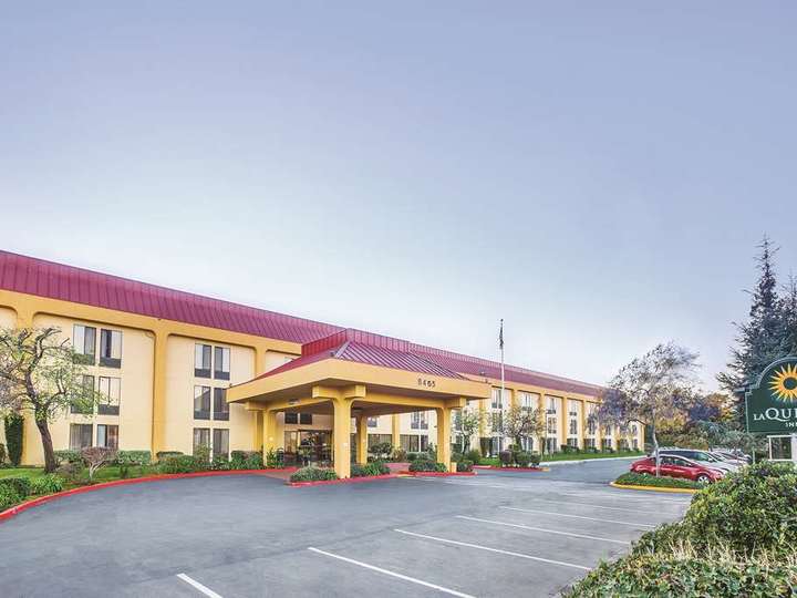 La Quinta Inn and Suites Oakland Airport Coliseum