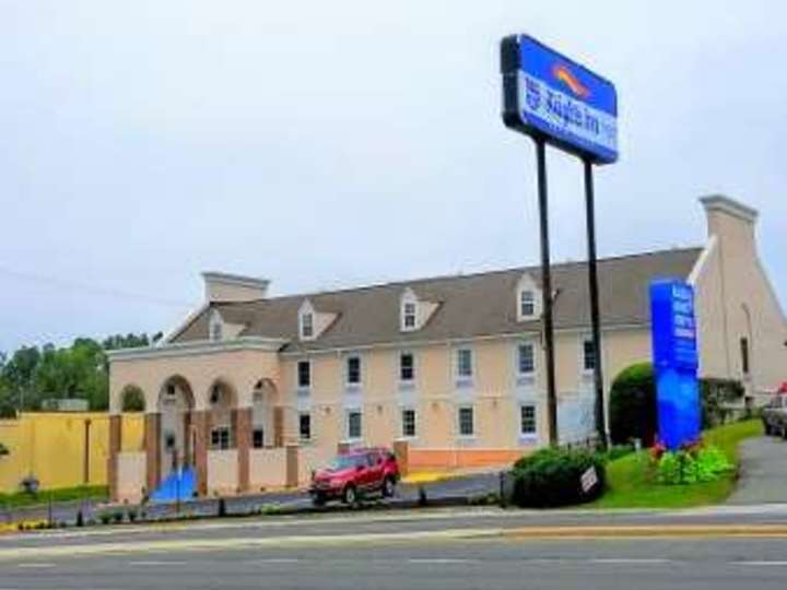 Knights Inn and Suites Near University of Richmond
